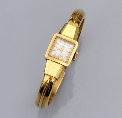 OMEGA OMEGA, montre bracelet de dame en or jaune 750°/00 (18K), boitier carré, mouvement...