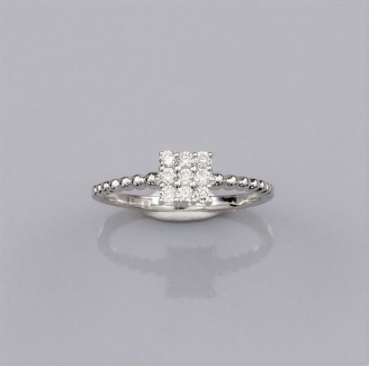   Bague carrée en or gris 750°/00 (18K), sertie de diamants taille brillant, l'anneau...
