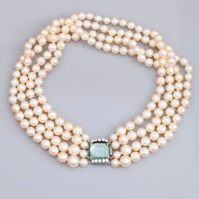   Collier draperie formé de quatre rangs de perles de culture diamètre 6.5 à 9.5/10...