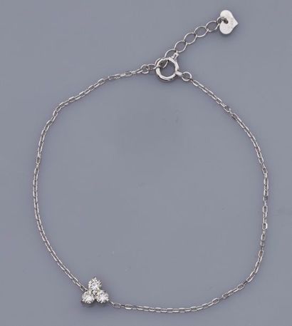 null Fin bracelet en or gris 750°/00 (18K), maille forçat, serti de trois diamants...