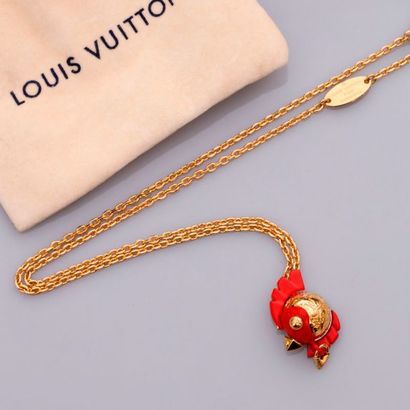 LOUIS VUITTON LOUIS VUITTON, collier en métal doré, orné d'un pendentif à tête d'oiseau,...
