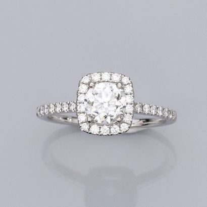 null Bague en or gris 750°/00 (18K), sertie d'un diamant taille brillant de 1 carat...