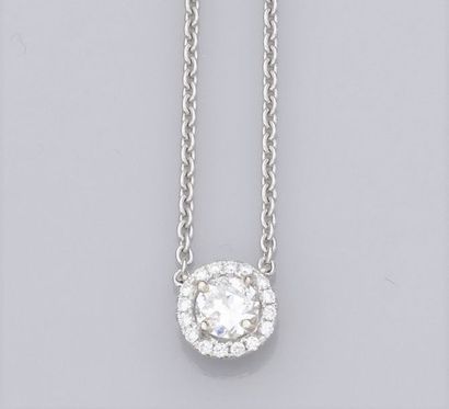 null Collier en or gris 750°/00 (18K), sertie d'un diamant taille brillant de 0.45/0.50...