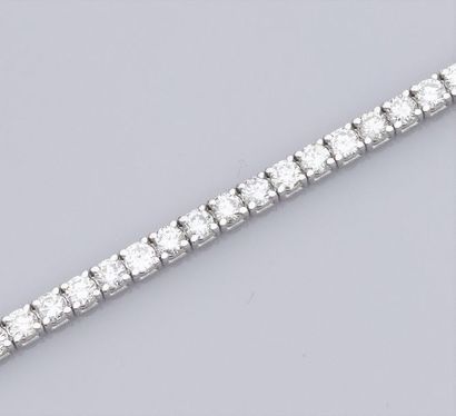 null Bracelet rivière en or gris 750°/00 (18K), serti de diamants taille brillant...