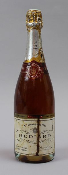 null Une bouteille Champagne VEUVE CLICQUOT « Réserve des Actionnaires » 1972. Etiquette...