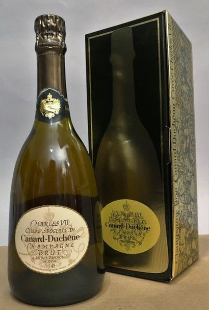 null 5 bouteilles CHAMPAGNE CANARD DUCHÊNE "Cuvée Charles VII" En coffrets indiv...