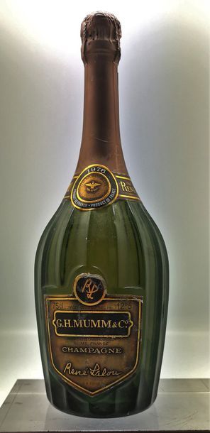 null 1 bouteille CHAMPAGNE MUMM "CUVEE RENÉ LALOU" 1976 Etiquette légèrement abi...