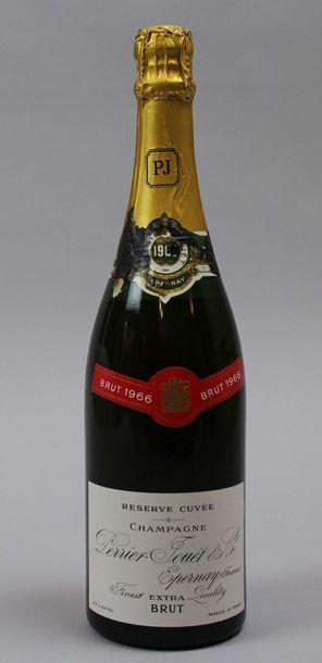 null Une Bouteille Champagne PERRIER JOUET « Cuvée de Réserve » 1966. Etiquette tachée,...