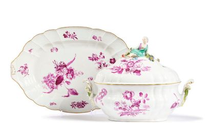  Germany, MEISSEN Large covered oval soup tureen and its display, decorated in purple...