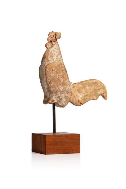Statuette représentant un coq, les pattes...