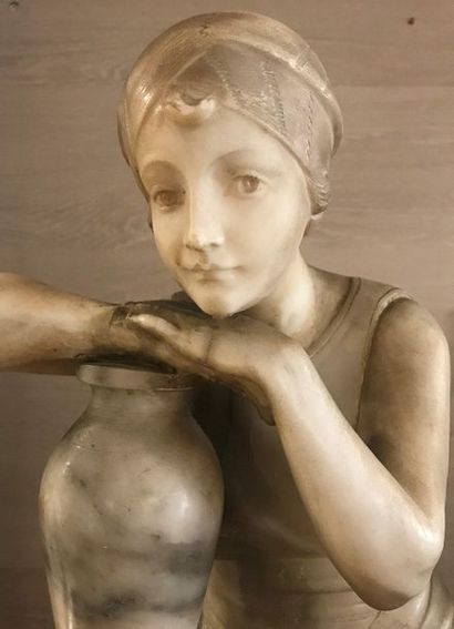  Guglielmo PUGI (c.1850-1915) 
Young water carrier resting on a low wall 
Alabaster...