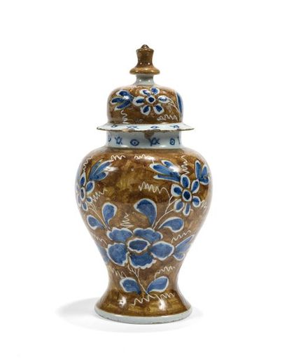 DELFT Earthenware covered ovoid vase decorated...