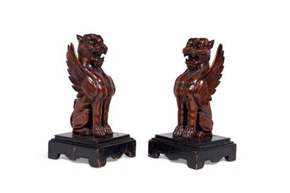 FRANCE, XIXe siècle Deux sphinx en bois sculptés de style Japonisant dans le goût... Gazette Drouot