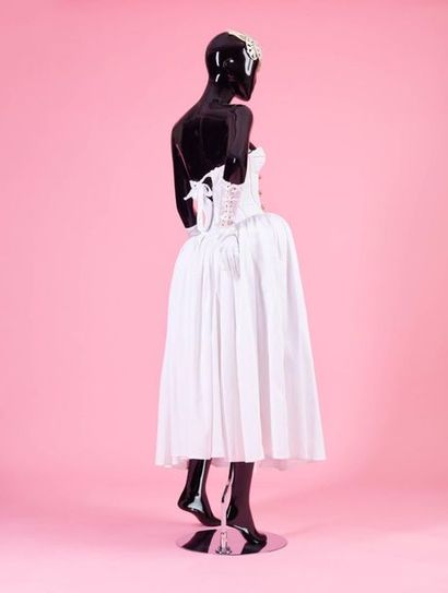 Chantal THOMASS - Printemps - Été 1989 Robe bustier crinoline en piqué de coton blanc,...