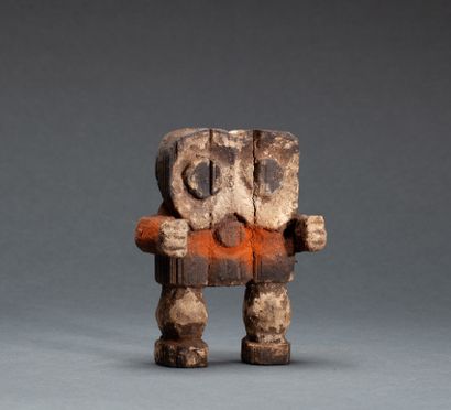  Statuette « Kiké » 
présentant un personnage les poings fermés et bras levés, le...