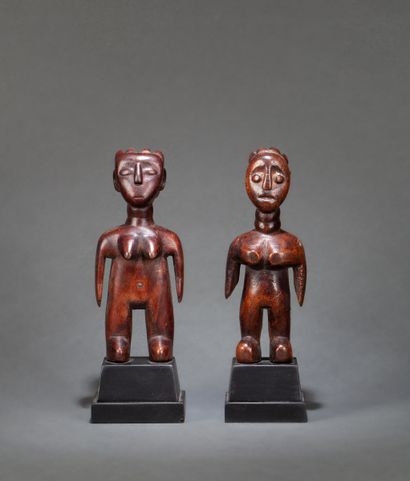 Deux statuettes féminines