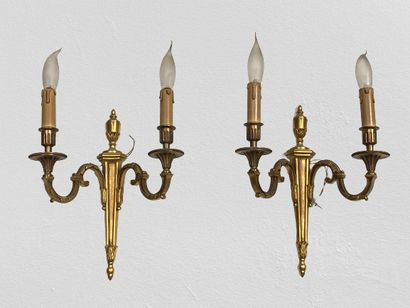 APPLIQUES Paire d'appliques en bronze ciselé et doré 
Style Louis XVI 
Moderne 
H...