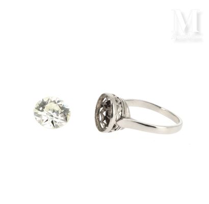 SOLITAIRE RECTIFICATION - 18K GOLD + PLATINUM : Ring in 18k white gold (750 thousandths)...
