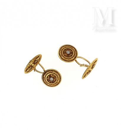 BOUTONS DE MANCHETTES Pair of cufflinks in yellow and white gold 18k (750 thousandths),...