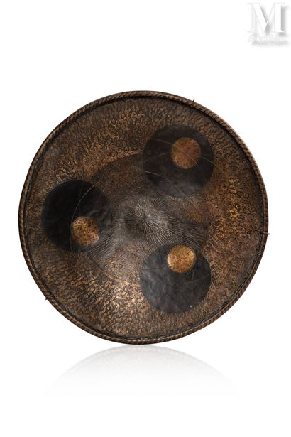 André DUBREUIL (1951 – 2022) Decorative dish in steel and copper with engraved and... Gazette Drouot