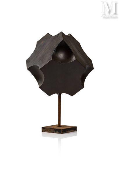 André DUBREUIL (1951 – 2022) Sculpture in patinated steel in the shape of a polyhedron.
H:... Gazette Drouot