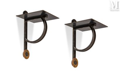 André DUBREUIL (1951 – 2022) Pair of wall brackets in patinated steel composed of... Gazette Drouot