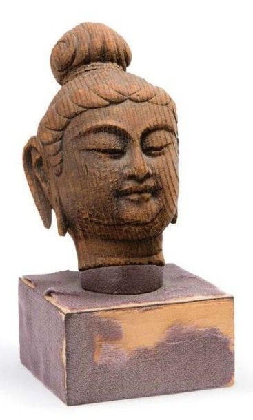 Japon, période Edo 
Petite tête en bois anciennement laqué, représentant une divinité...