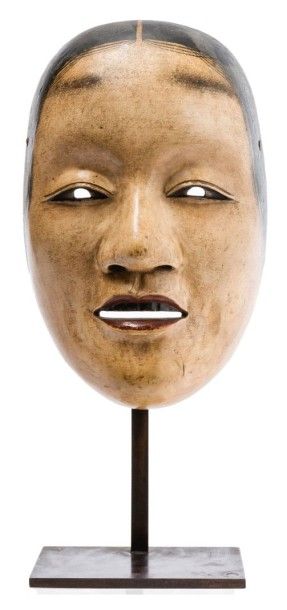 Japon, XVIIe siècle 
Beau masque féminin du théâtre nô, de type Fukai, «Puit profond»,...