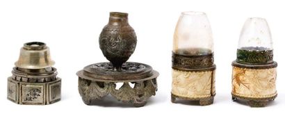 CHINE, fin XIXe siècle 
Lot de quatre lampes en paktong, deux avec base rehaussée...