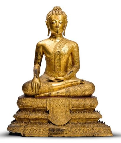 Siam, période Ratanakosin, XIXe siècle 
Grand Bouddha en bronze laqué or, assis en...