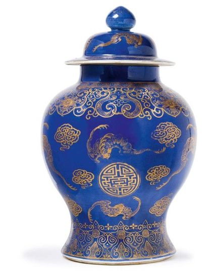Chine, première moitié du XIXe siècle 
Potiche balustre couverte en porcelaine émaillée...