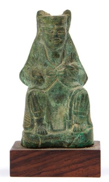 Chine, période Yuan, XVe siècle 
Figurine en bronze de patine verte, représentant...