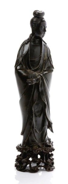 Chine, période Ming XVIIe siècle 
Sujet en bronze de patine brune représentant la...