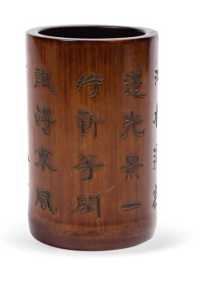 CHINE, XIXe siècle 
Bitong en bambou aux parois ornées d'une calligraphie incisée,...