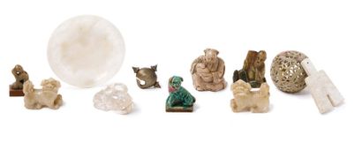 Chine, vers 1900-1920 
Lot de onze objets dont un crapaud en cristal de roche, deux...