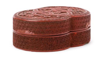 CHINE, fin XVIIIe siècle Boite couverte en laque de cinabre reprenant la forme de...