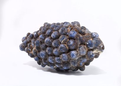  Grappe de raisin 
Céramique bleue 
Petits manques 
Dans le goût de l'Egypte antique...