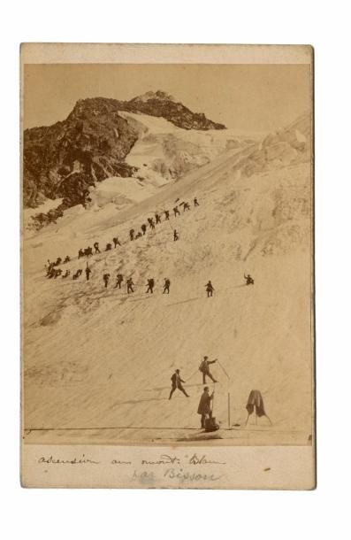 null BISSON frères (attr.)

Ascension du Mont Blanc, photographe et sa chambre, c....