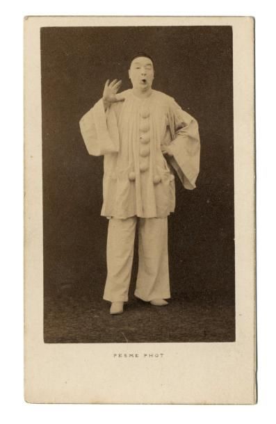 null Pierrot

Le mime Paul Legrand, c. 1855-1860

Par Disderi, Pesme, Bilordeaux

4...