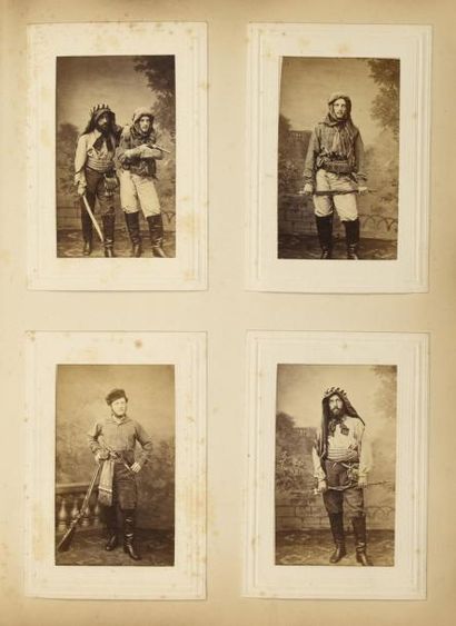 null Album de familles

Hommes, femmes, enfants, costumés en brigands… c. 1880-1890

Par...
