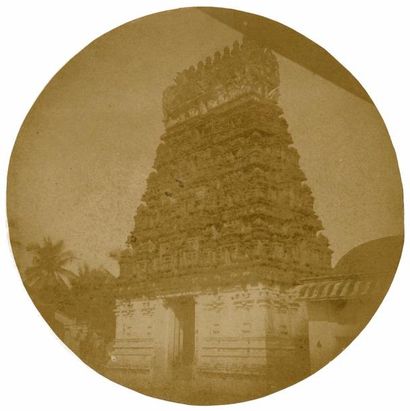 null Auteur non-identifié

Inde ? Temple, c. 1850

Tirage sur papier salé monté sur...
