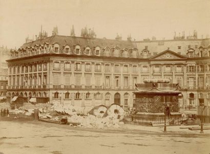 null La colonne Vendôme

Guerre de 1870, chute de la colonne 16 mai 1871, montage...