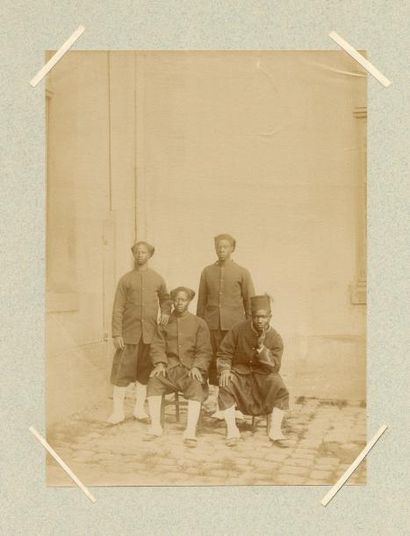 null Militaires

Tirailleurs sénégalais, c. 1880

2 tirages albuminés montés sur...