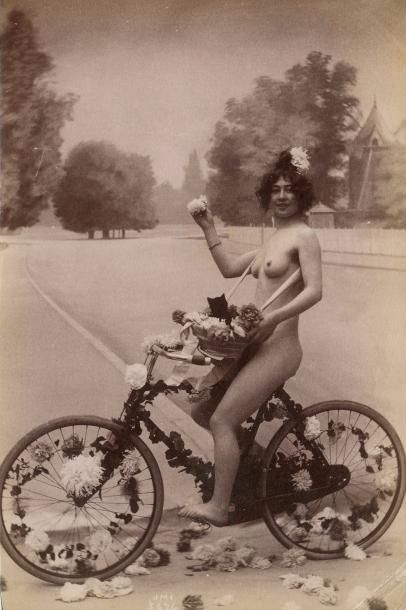 null A bicyclette !

Nu féminin, suite de 7 images, c. 1890

7 tirages albuminés

Env....