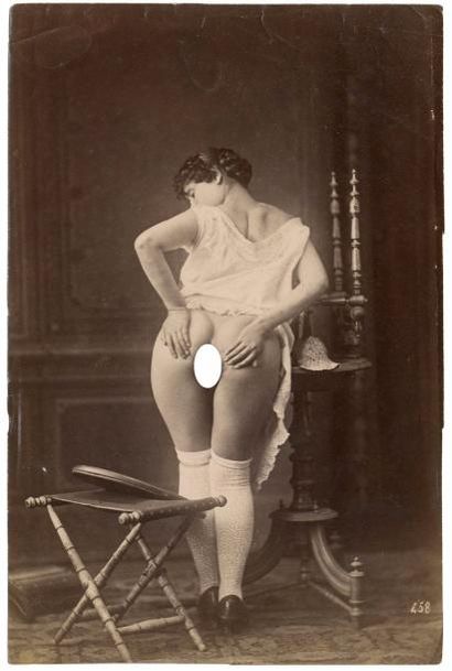 null Postérieur

Femmes de dos, c. 1880

3 tirages albuminés, montés sur carton (2),...
