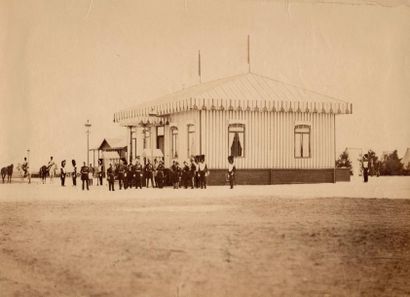 Gustave LE GRAY (1820-1884) Le camp de Châlons, 1857 

- Vue du camp

- Tente de...