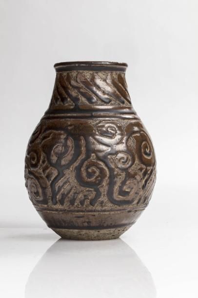 Emile LENOBLE (1875 - 1940) 
Vase de forme...