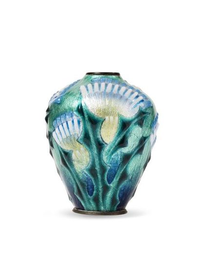 Camille FAURE ( 1874 - 1956 ) à Limoges 
Vase conique en cuivre émaillé vert nuancé,...