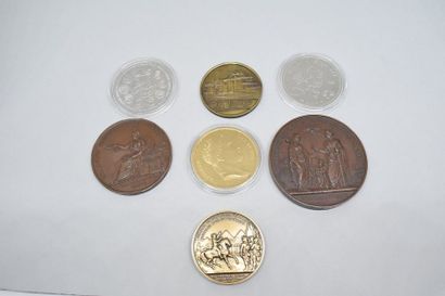 null Lot de cinq médailles comprenant :

- Napoléon en Egypte 25 juillet 1798.

-...