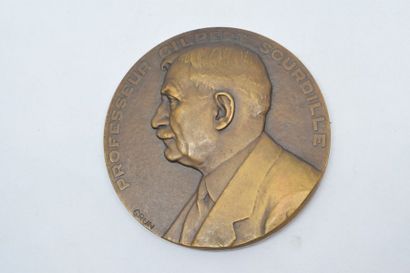 Médaille en bronze 

Avers : PROFESSEUR GILBERT...